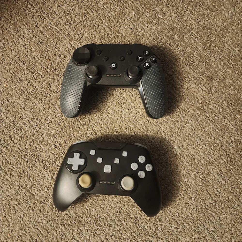 2 x Wireless Game Controllers For Switch And PC- Black and Gray
